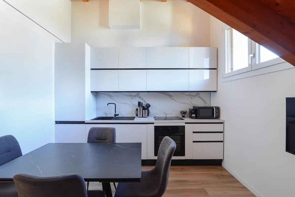 Appartement La Divina Mansarda Di Milano à Vittuone 0*,  Italie