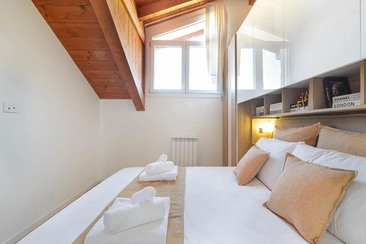 Appartement La Divina Mansarda Di Milano à Vittuone 0*,  Italie